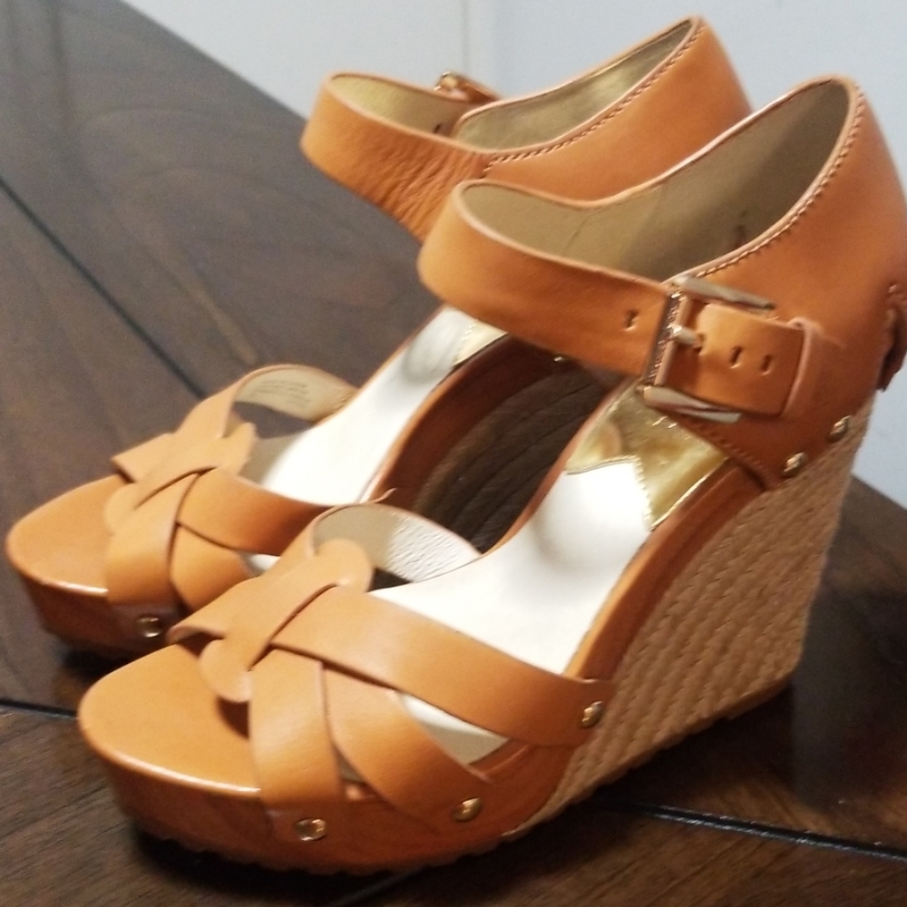 Sandal shoes